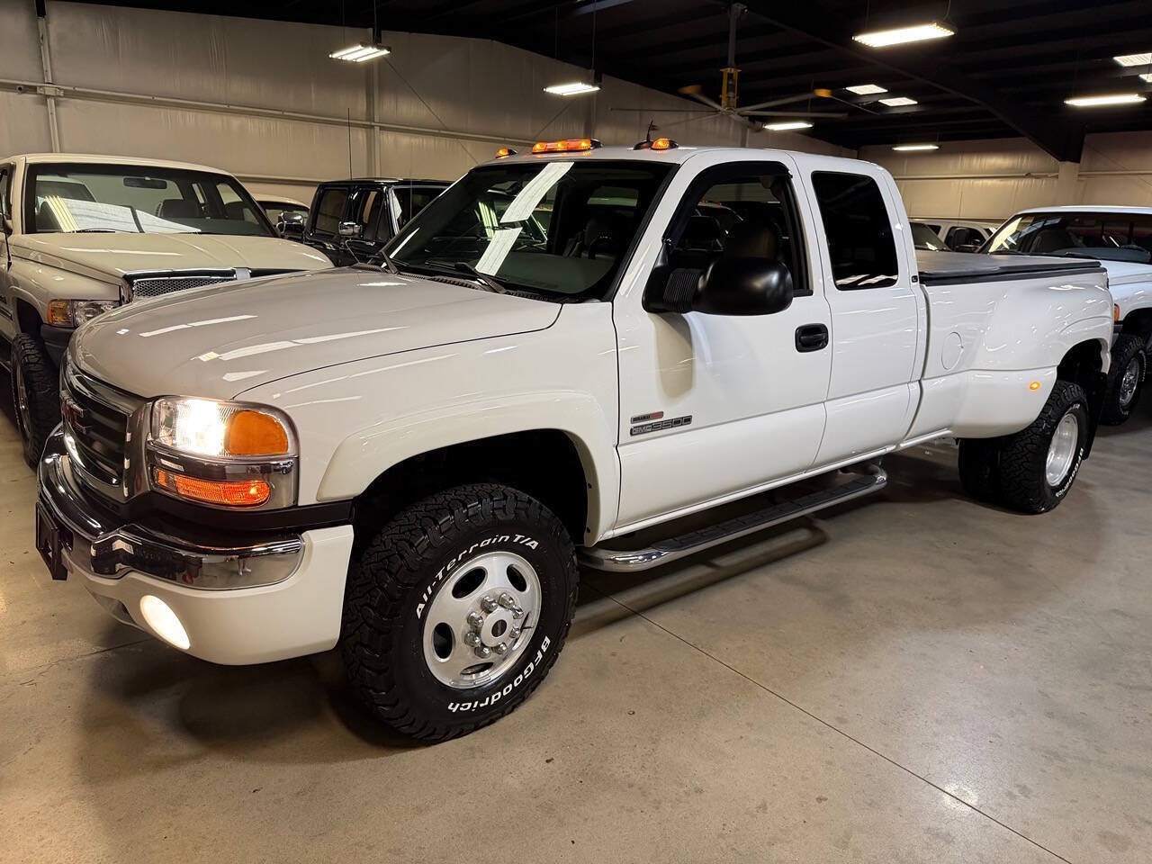 Used 2004 GMC Sierra 3500 SLT w/ Heavy-Duty Power Package AWD/4WD image 10