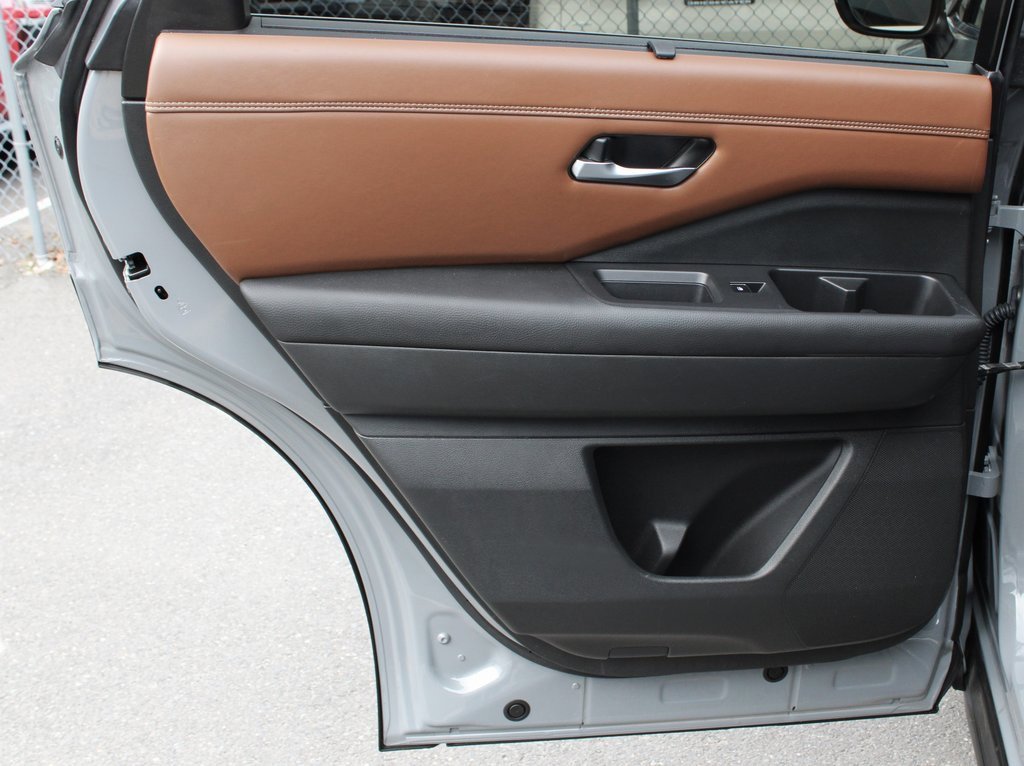 Certified 2023 Nissan Pathfinder Platinum image 17