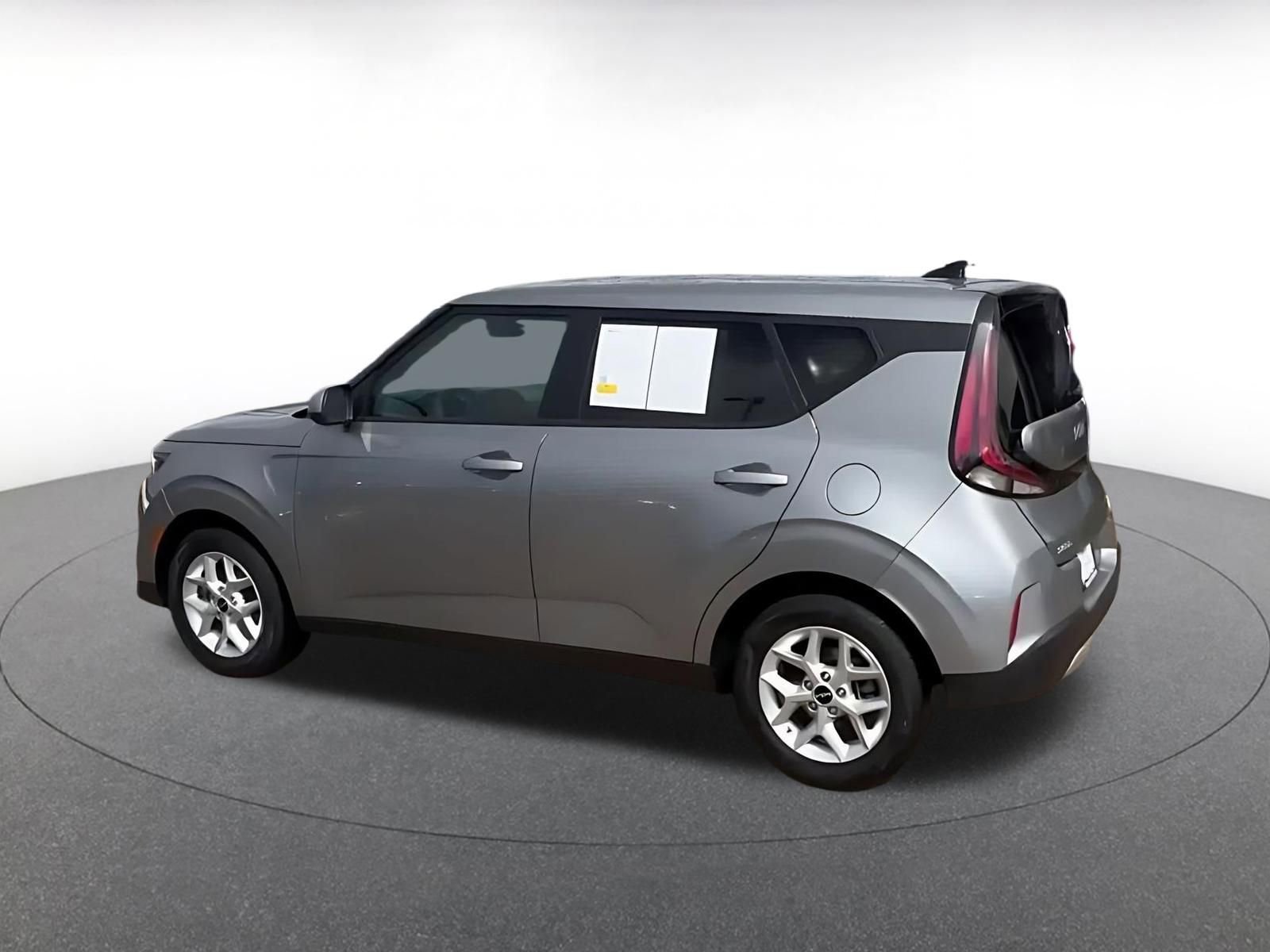 Used 2025 Kia Soul LX w/ LX Technology Package FWD image 10