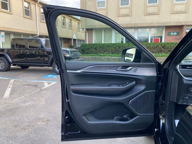 New 2025 Jeep Grand Cherokee Overland w/ Adv Protech Group III image 23