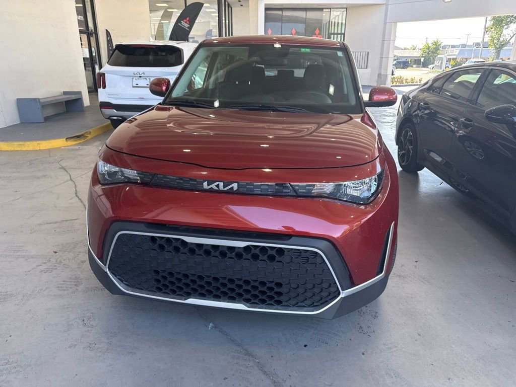 Certified 2023 Kia Soul LX FWD image 2