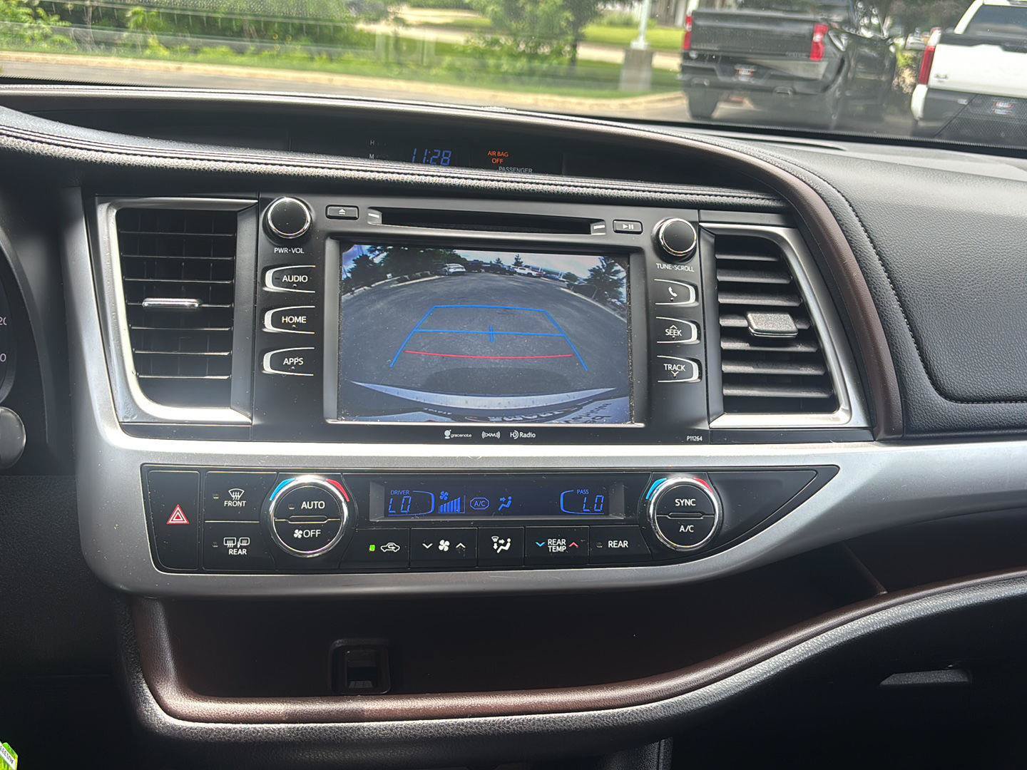 Used 2016 Toyota Highlander Plus FWD image 33