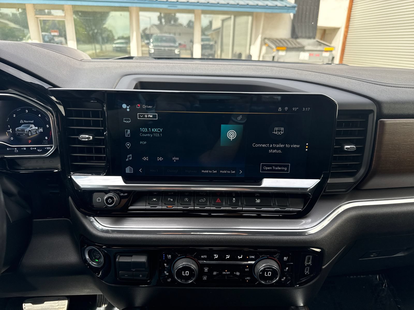 Used 2023 Chevrolet Silverado 1500 High Country w/ Technology Package AWD/4WD image 18