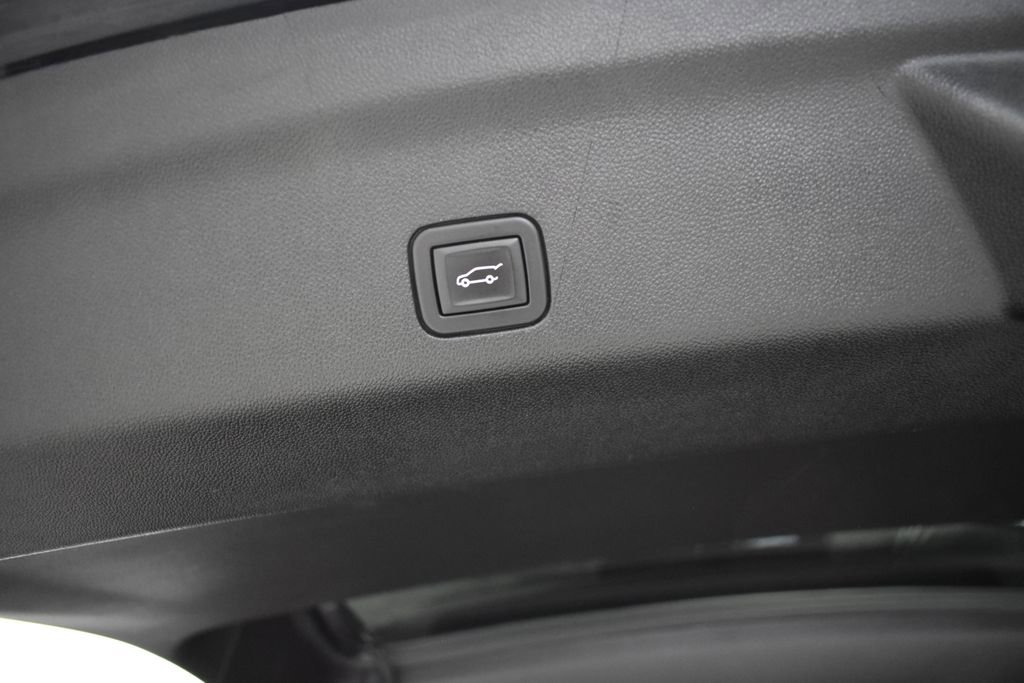 Used 2023 GMC Yukon Denali w/ LPO, Floor Liner Package image 39