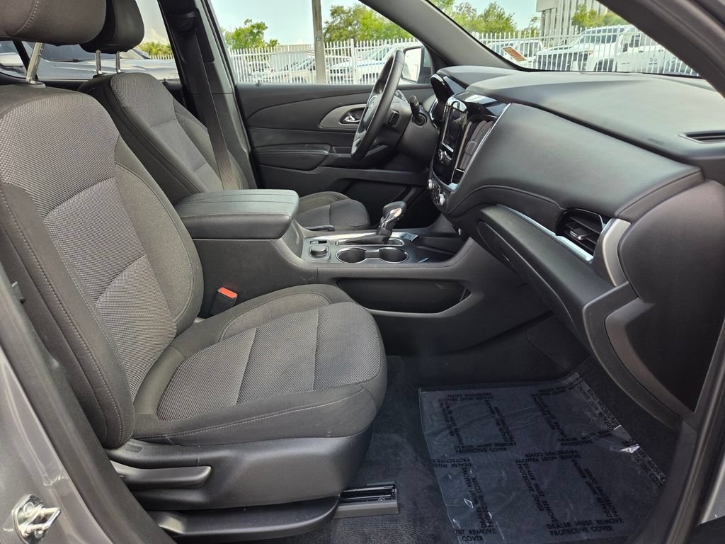 Certified 2023 Chevrolet Traverse LT FWD image 17