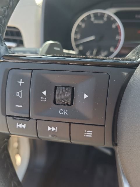 Used 2022 Nissan Rogue SV w/ SV Premium Package FWD image 13