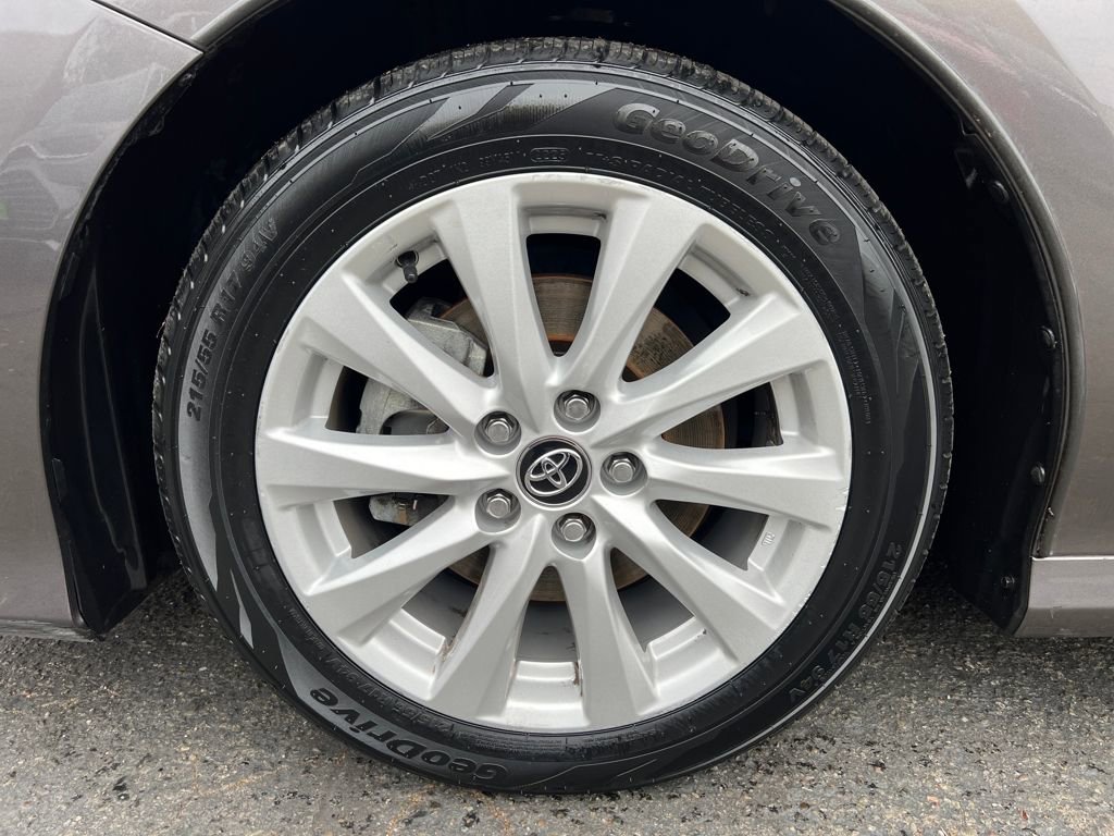 Used 2020 Toyota Camry LE image 9