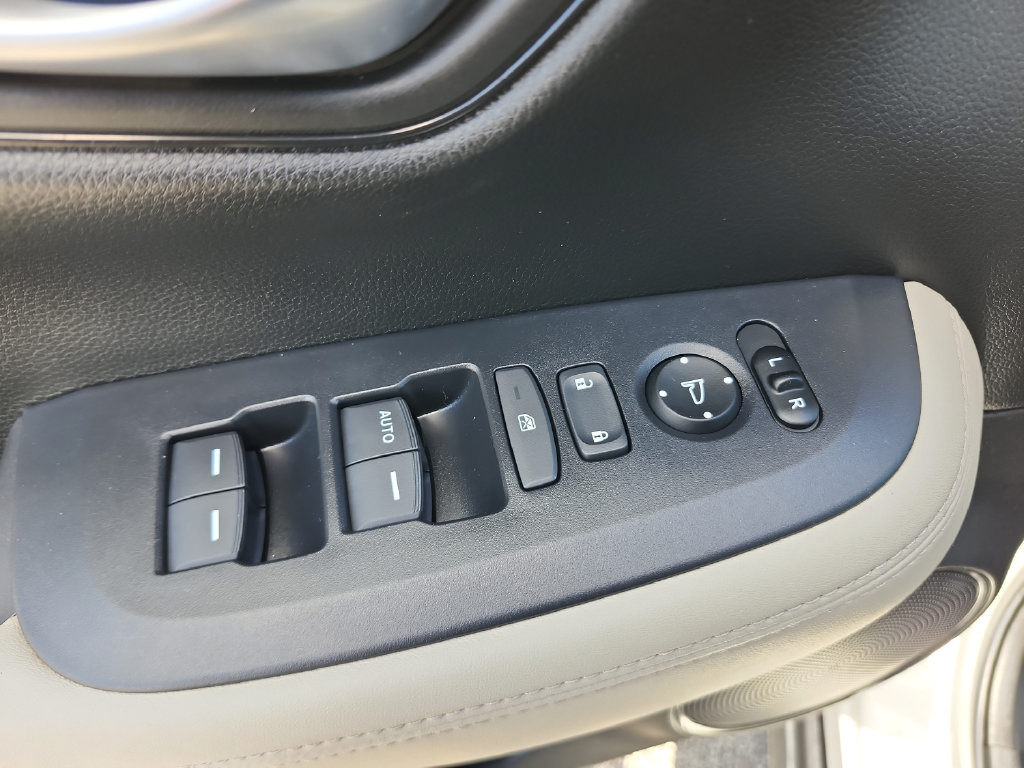 Used 2025 Honda HR-V LX image 22