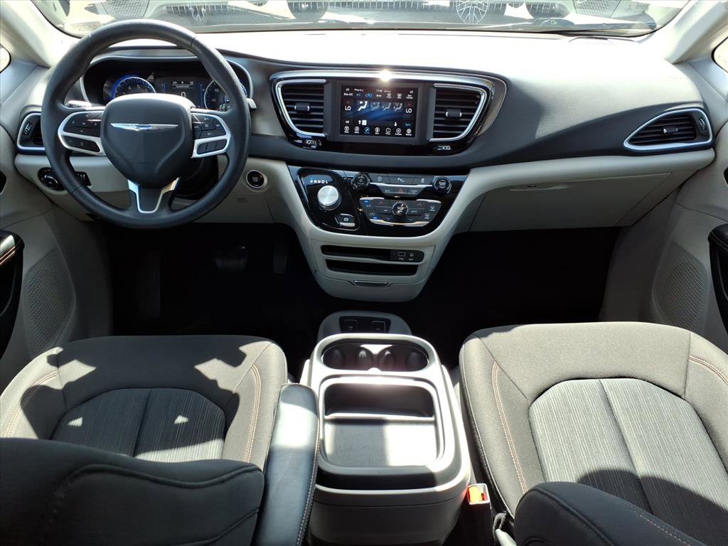 Used 2020 Chrysler Pacifica Touring image 16