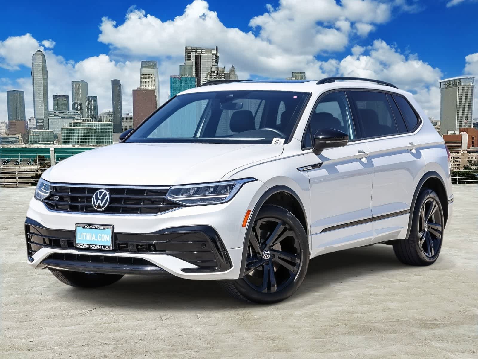 Used 2023 Volkswagen Tiguan SE R-Line FWD image 1