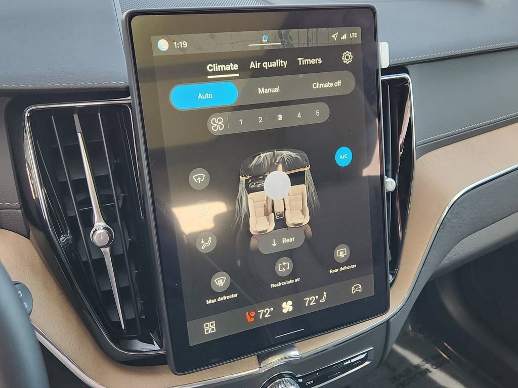 New 2026 Volvo XC60 B5 Ultra w/ Climate Package image 9