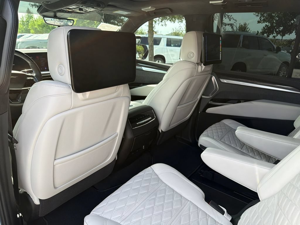 Used 2026 Cadillac Escalade V w/ LPO, ONYX Package AWD/4WD image 39