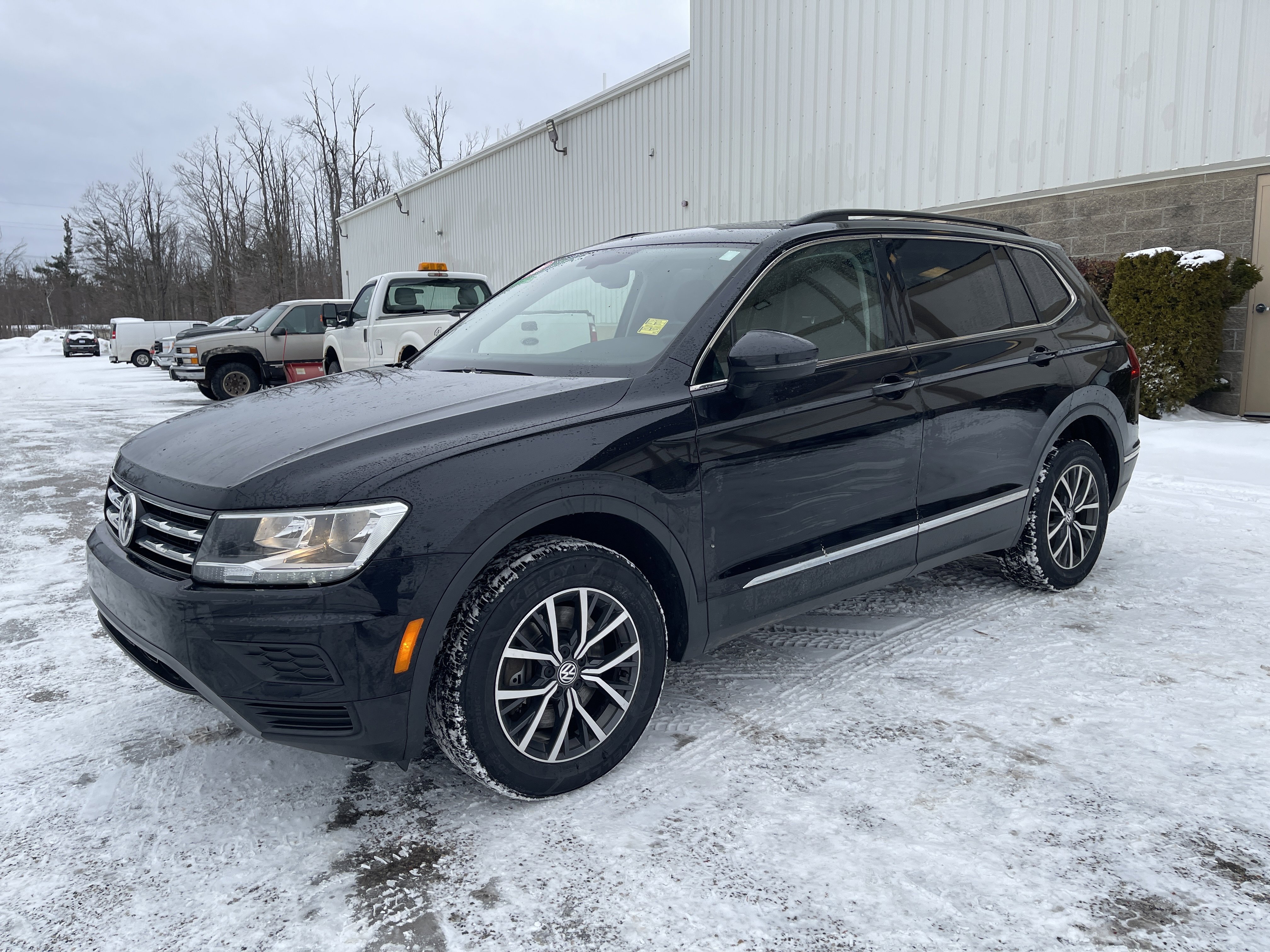 Used 2020 Volkswagen Tiguan SE w/ Panoramic Sunroof Package image 7