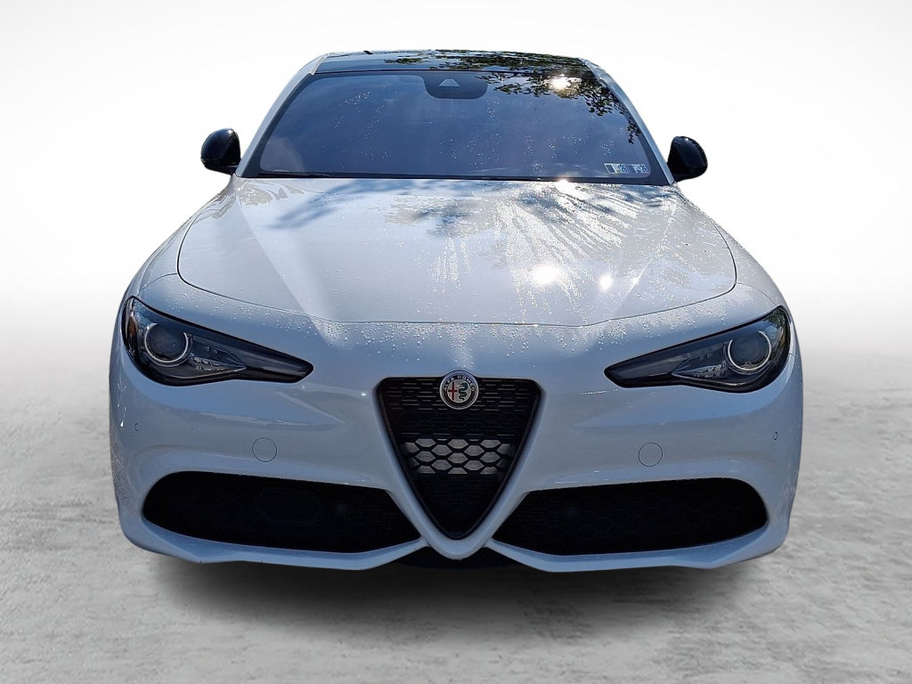 Used 2023 Alfa Romeo Giulia Veloce AWD/4WD image 2
