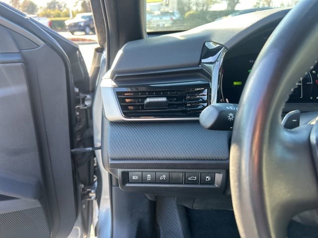 Used 2025 Toyota Camry SE image 23