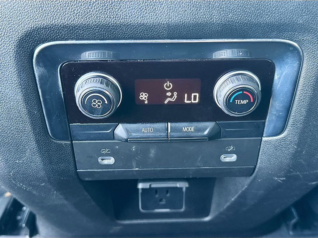 Used 2023 Chevrolet Suburban LT image 25