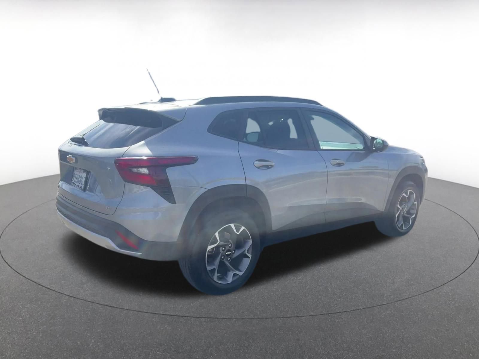 Used 2025 Chevrolet Trax LT w/ LT Convenience Package image 14