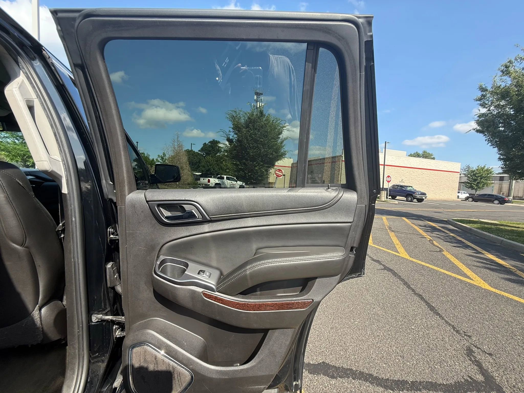 Used 2015 GMC Yukon SLT w/ HD Trailering Package image 32