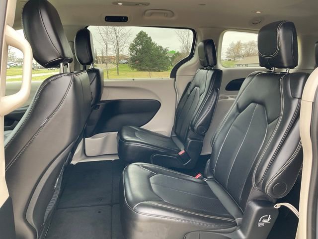 Used 2024 Chrysler Pacifica Touring-L image 21