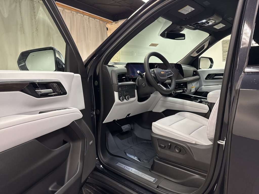 New 2026 Chevrolet Suburban Premier image 21