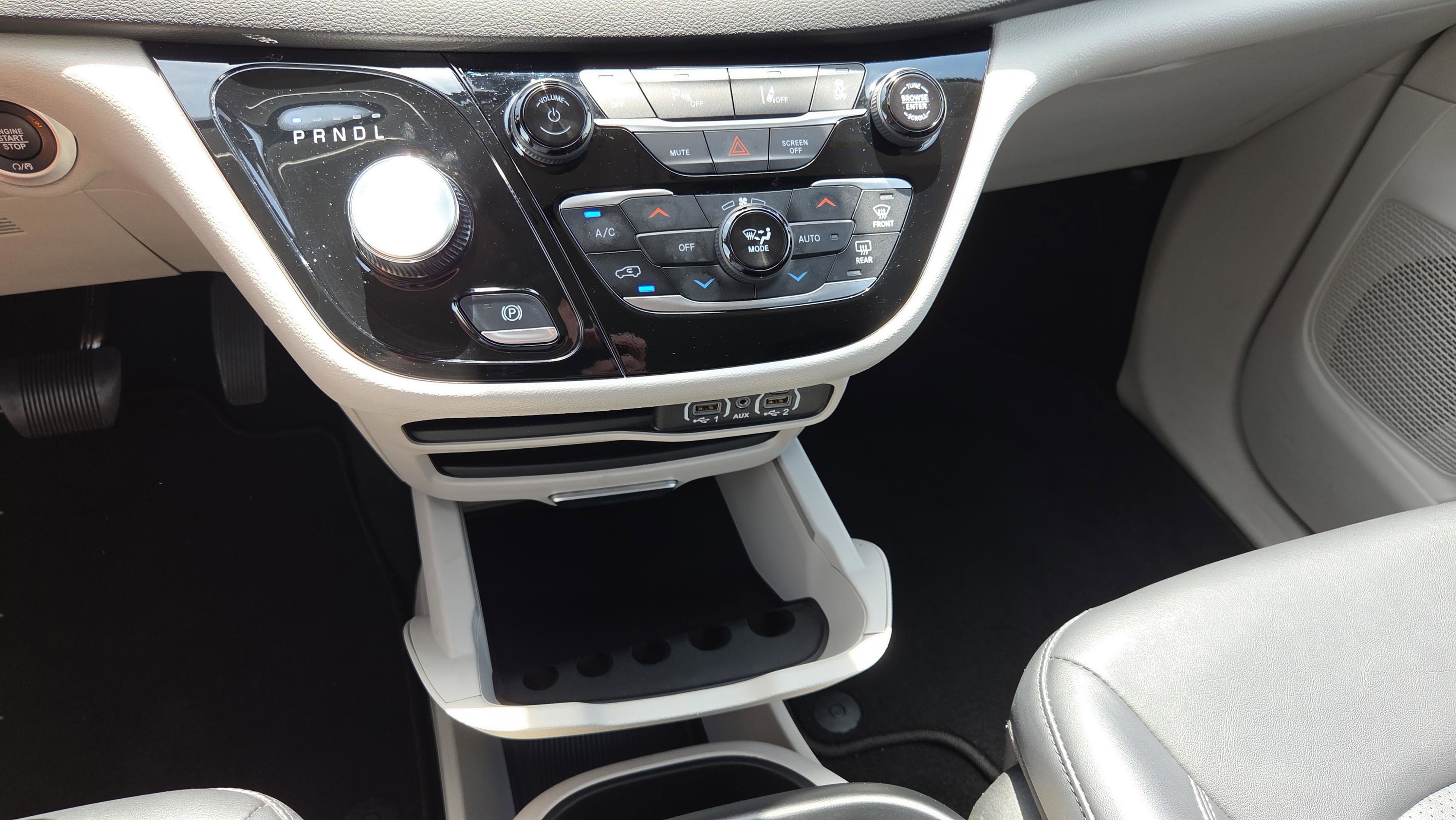 Used 2024 Chrysler Pacifica Touring-L FWD image 24