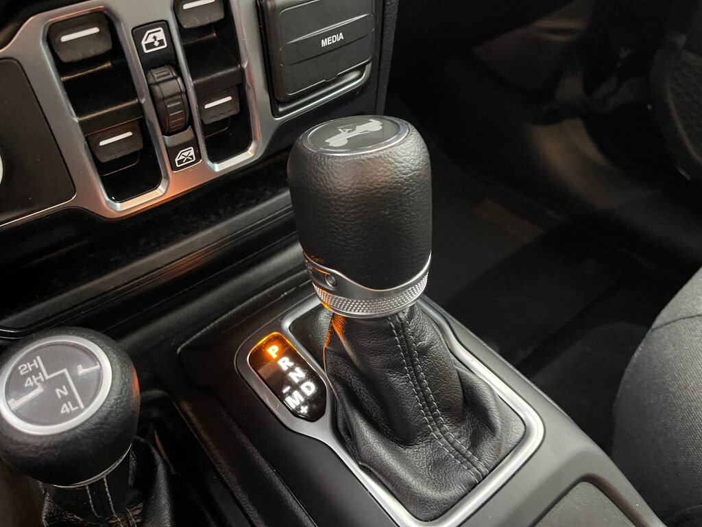 Used 2025 Jeep Wrangler Unlimited Sahara AWD/4WD image 16