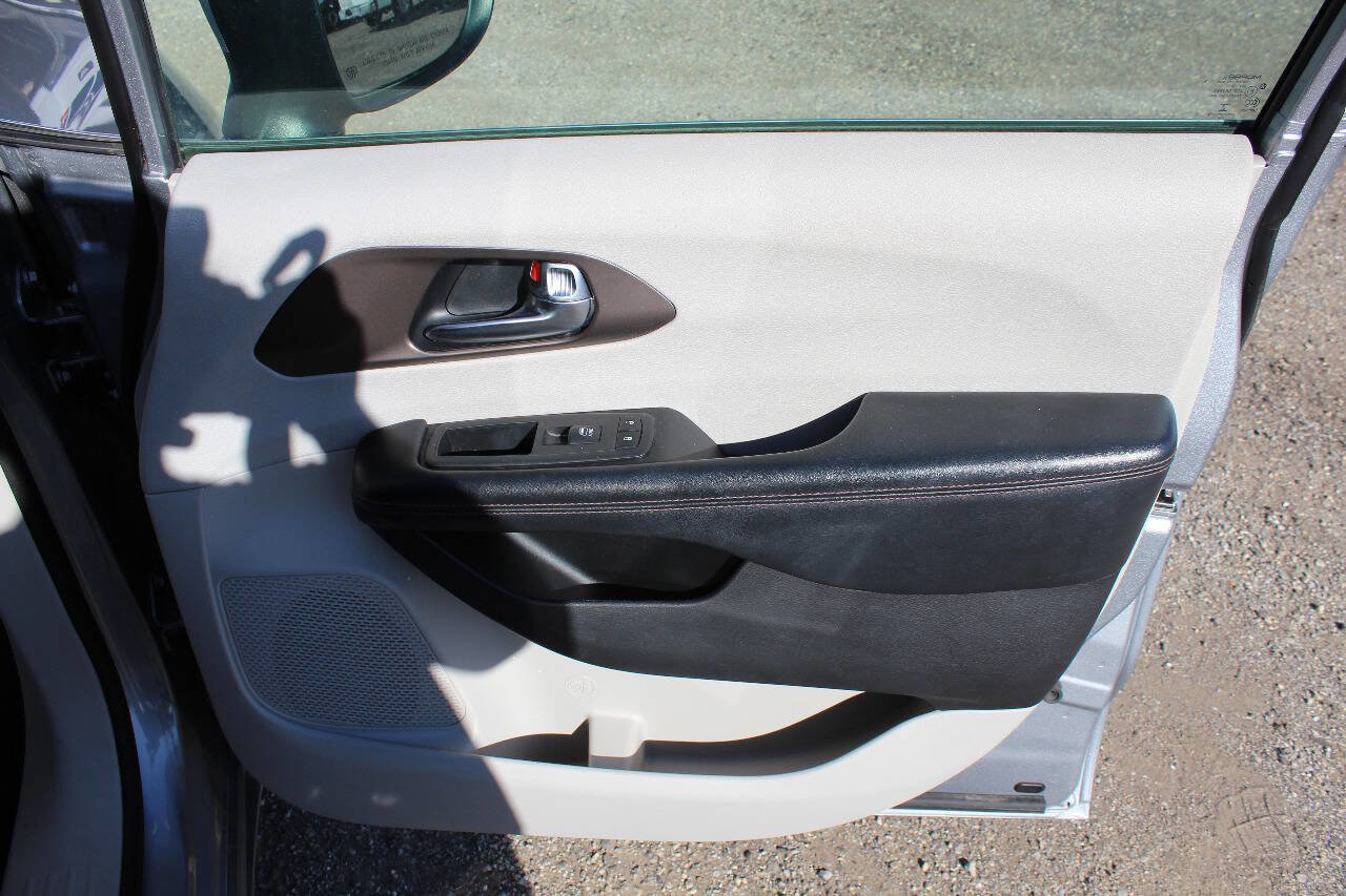 Used 2019 Chrysler Pacifica LX image 18