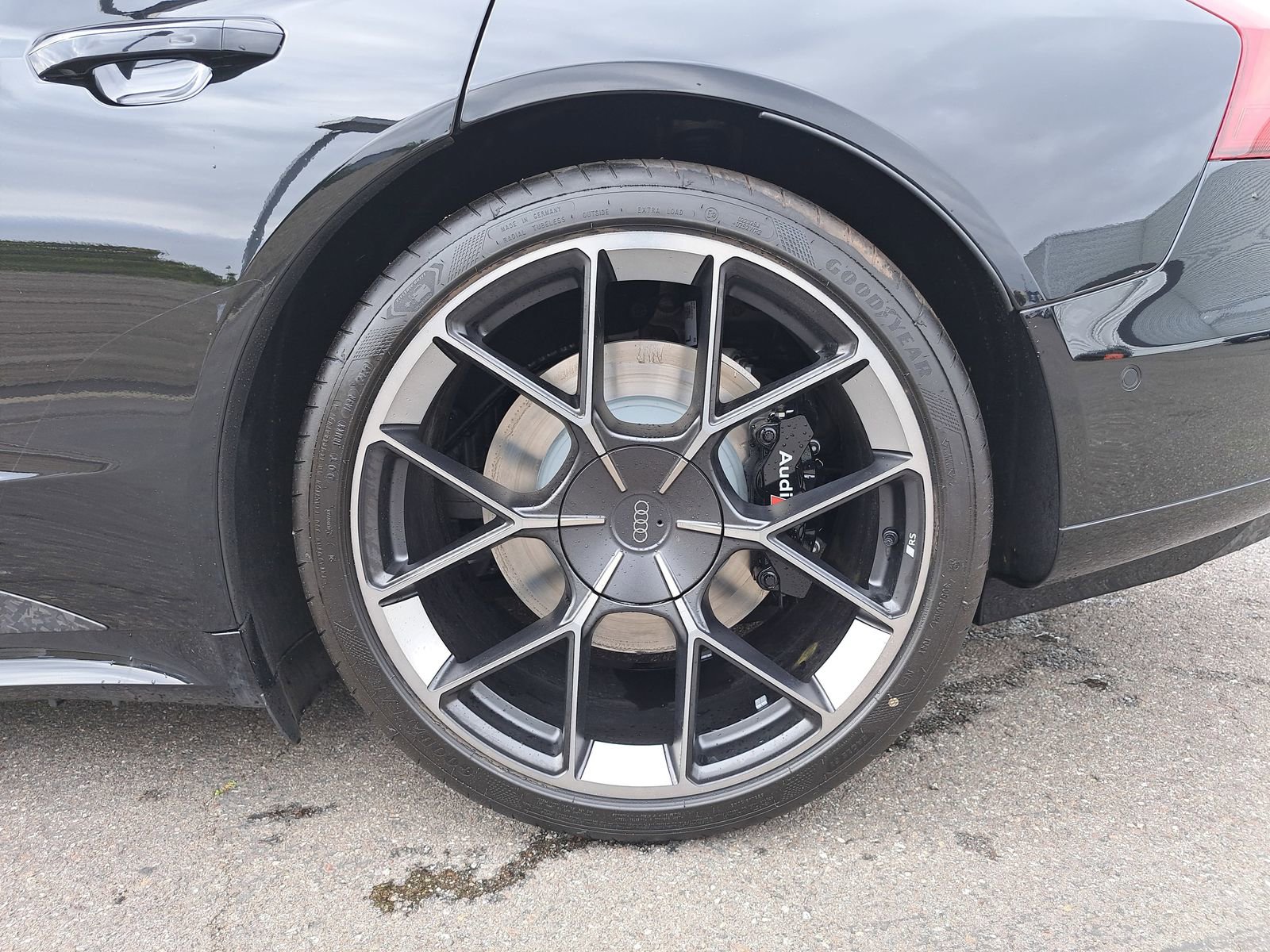 New 2026 Audi RS e-tron GT performance image 36