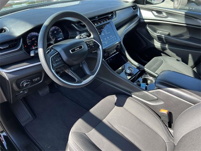 Used 2023 Jeep Grand Cherokee L Laredo image 29