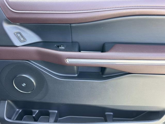 Used 2024 Ford Expedition Limited image 28
