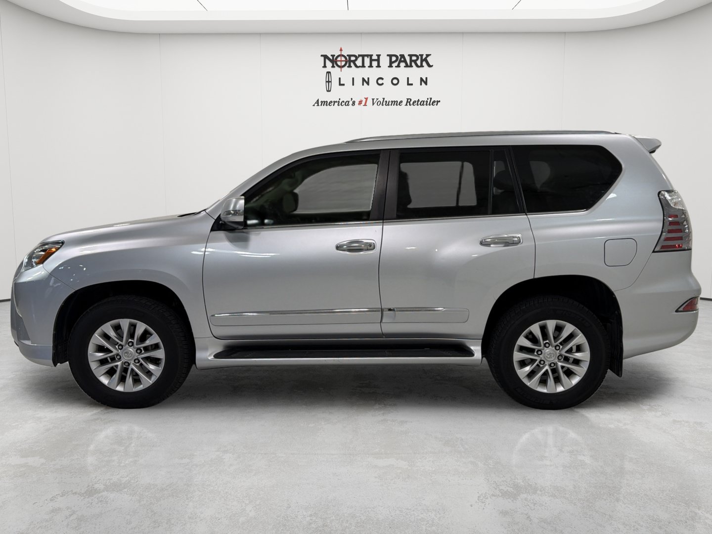 Used 2017 Lexus GX 460 Premium w/ Premium Package AWD/4WD image 2