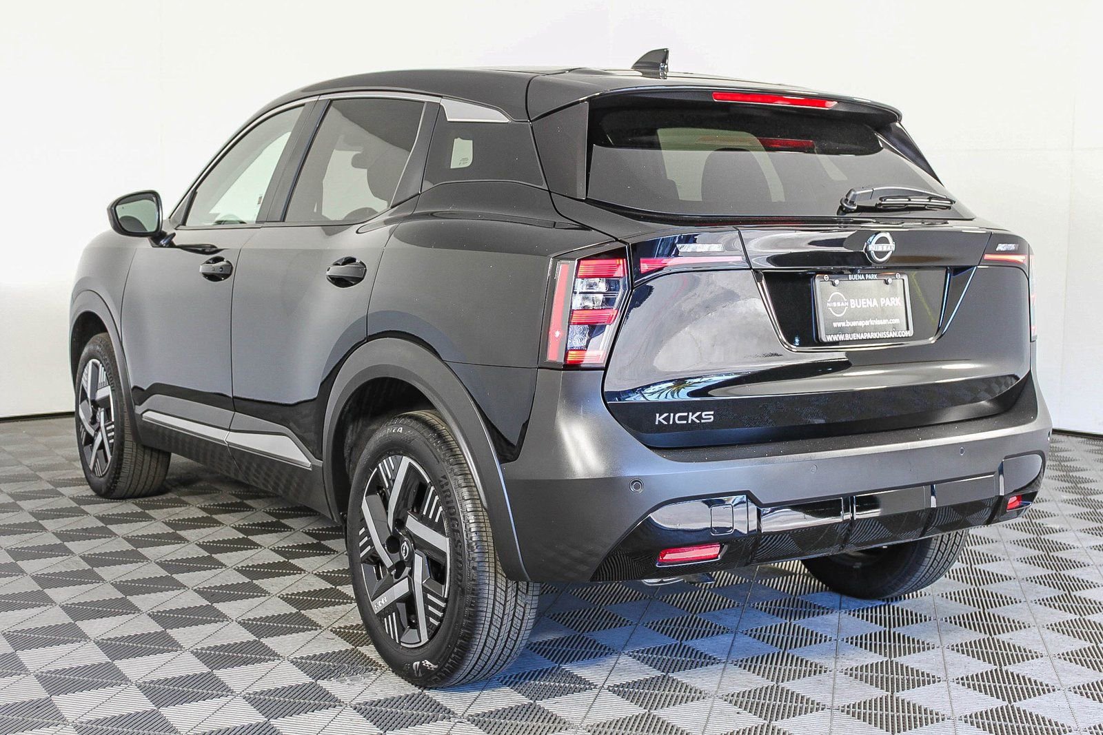 Certified 2025 Nissan Kicks SV image 6