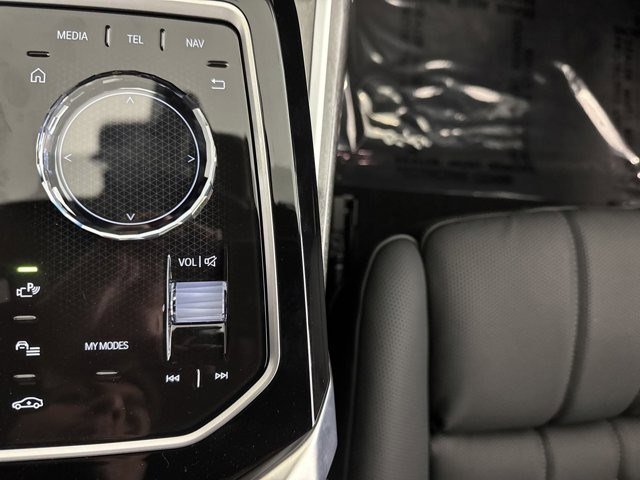 Used 2025 BMW i7 eDrive50 w/ M Sport Package image 27