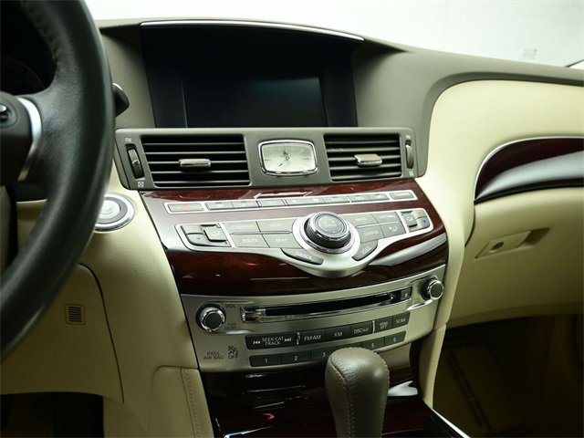 Used 2017 INFINITI Q70 3.7 image 24