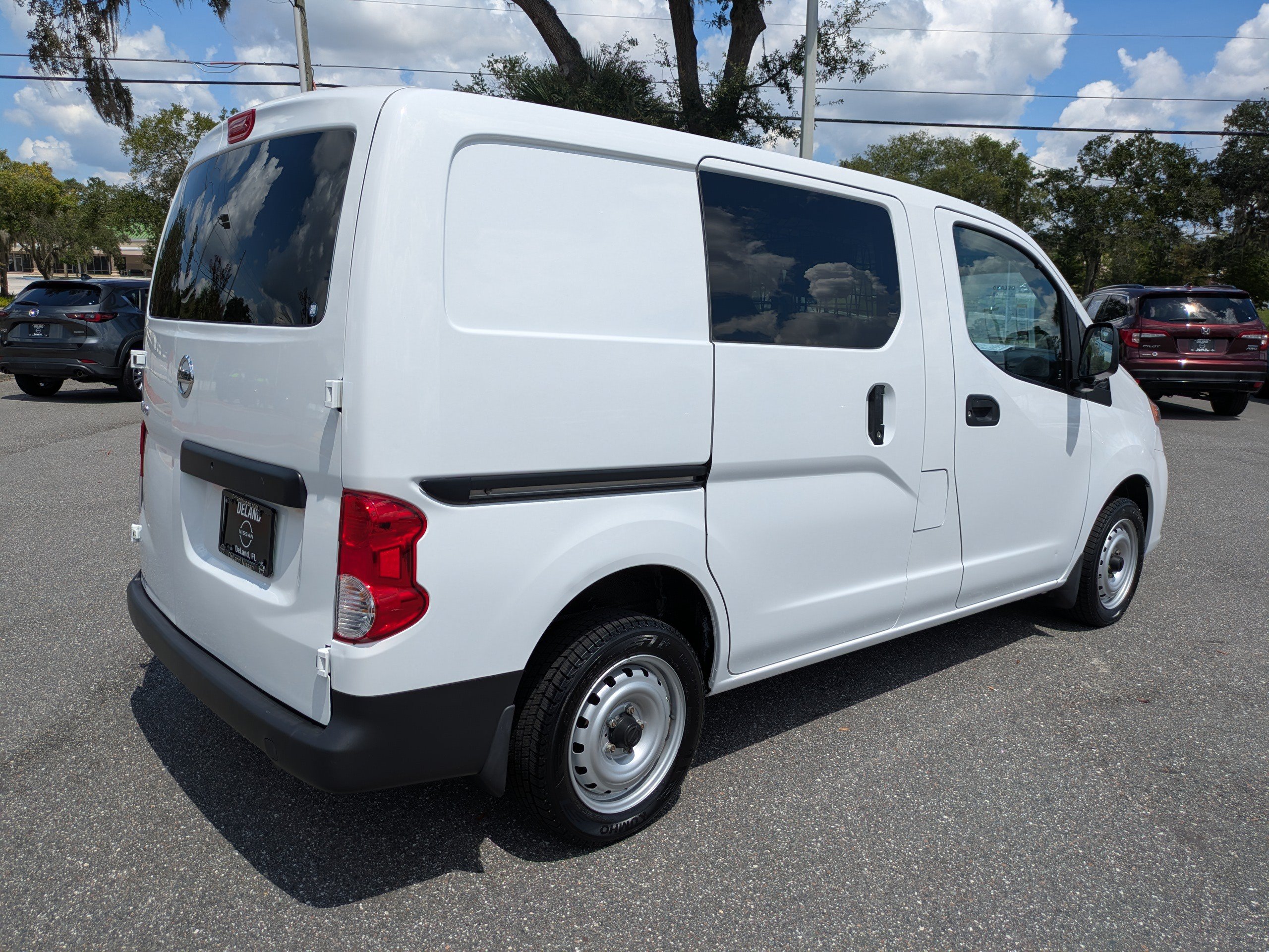 Used 2020 Nissan NV200 S w/ Sliding Glass Door Package FWD image 4