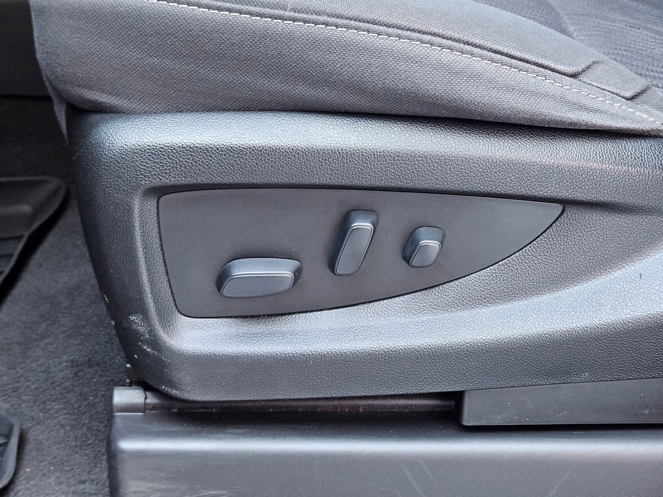 Used 2019 GMC Yukon SLE w/ SLE Value Package image 19