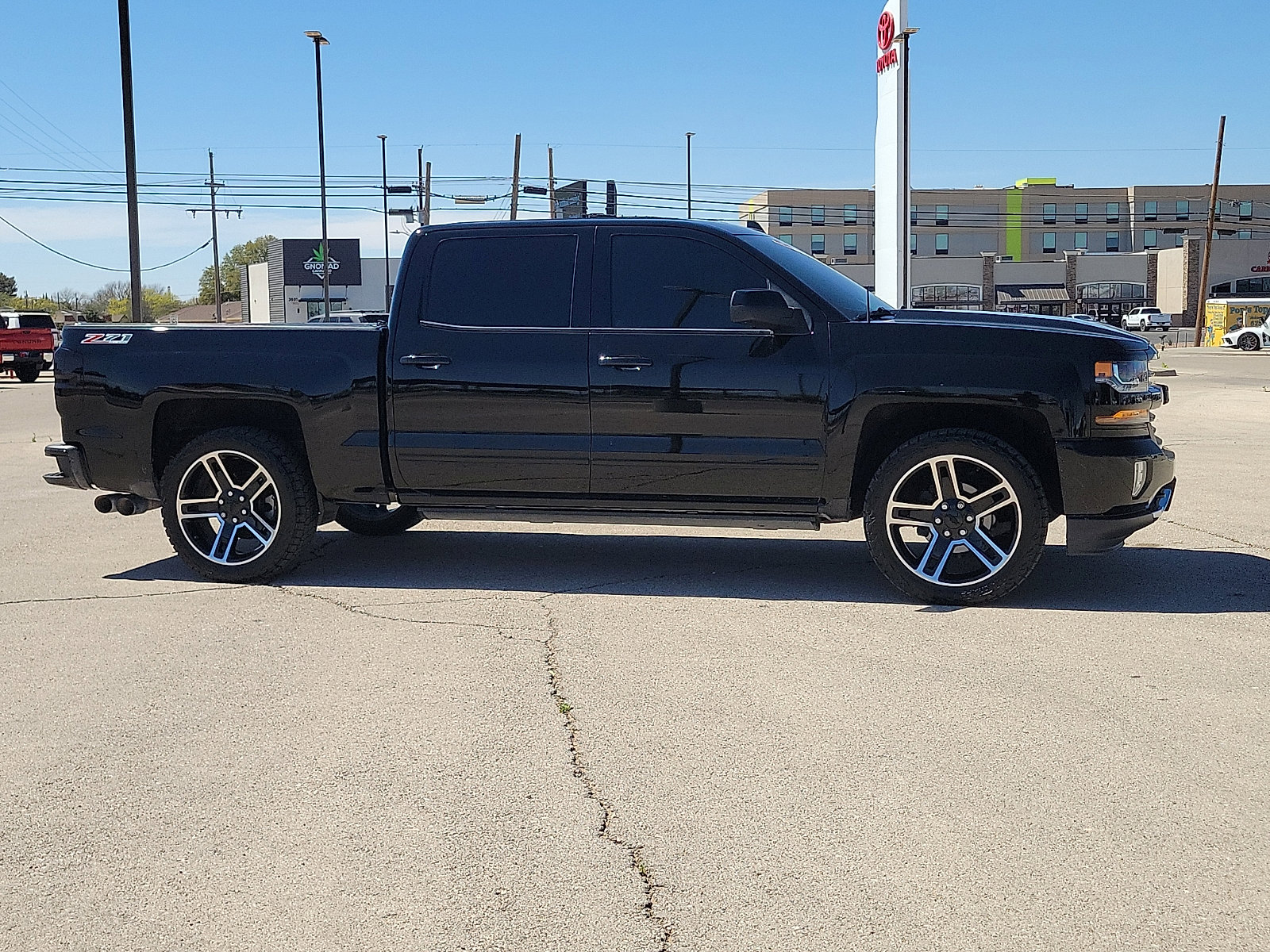 Used 2017 Chevrolet Silverado 1500 LT w/ Texas Edition image 5