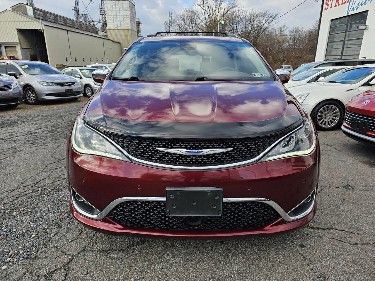 Used 2019 Chrysler Pacifica Limited w/ Tire & Wheel Group image 2
