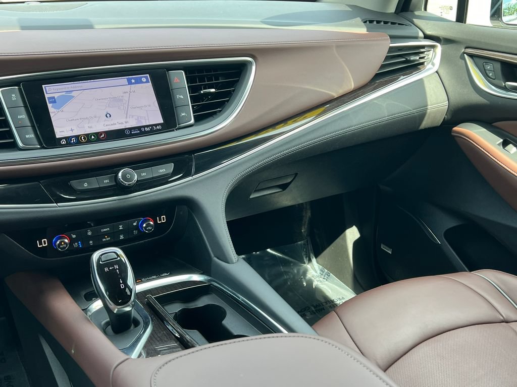 Used 2021 Buick Enclave Avenir w/ Avenir Technology Package AWD/4WD image 35