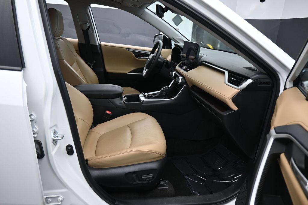 Used 2023 Toyota RAV4 Limited FWD image 40
