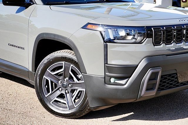New 2026 Jeep Cherokee Laredo AWD/4WD image 4