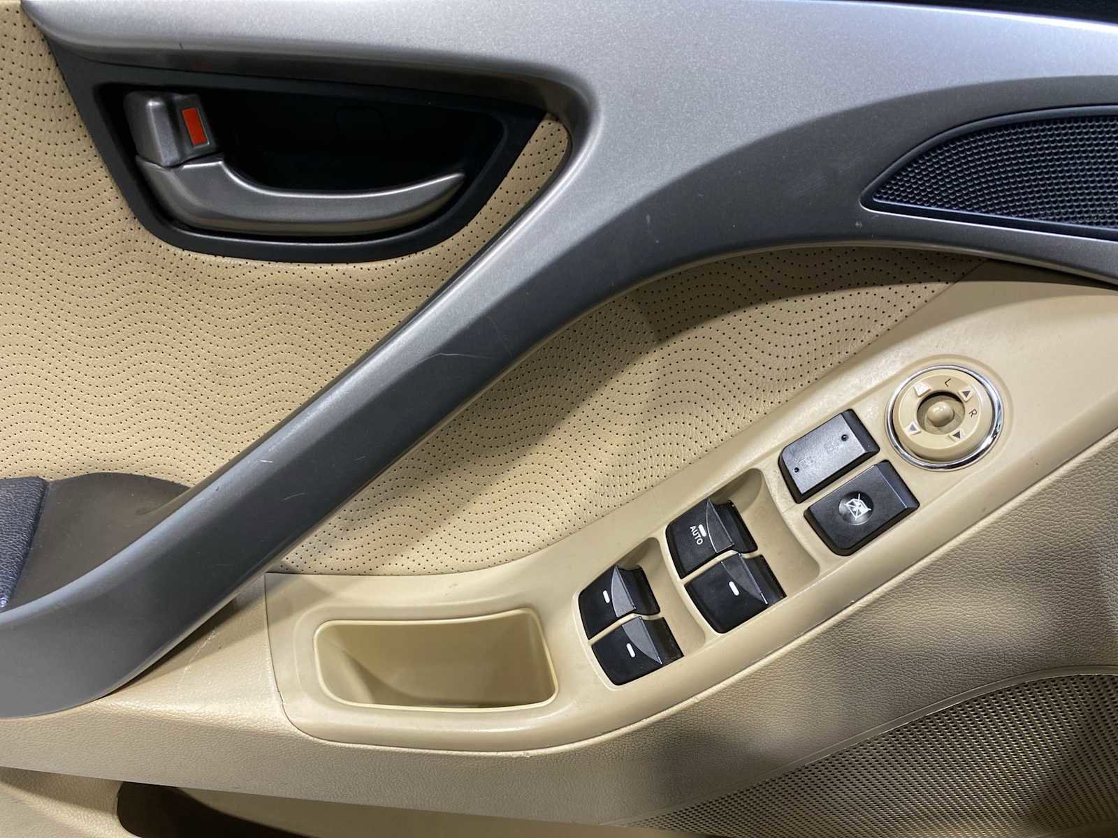 Used 2013 Hyundai Elantra Limited w/ Technology Pkg image 23