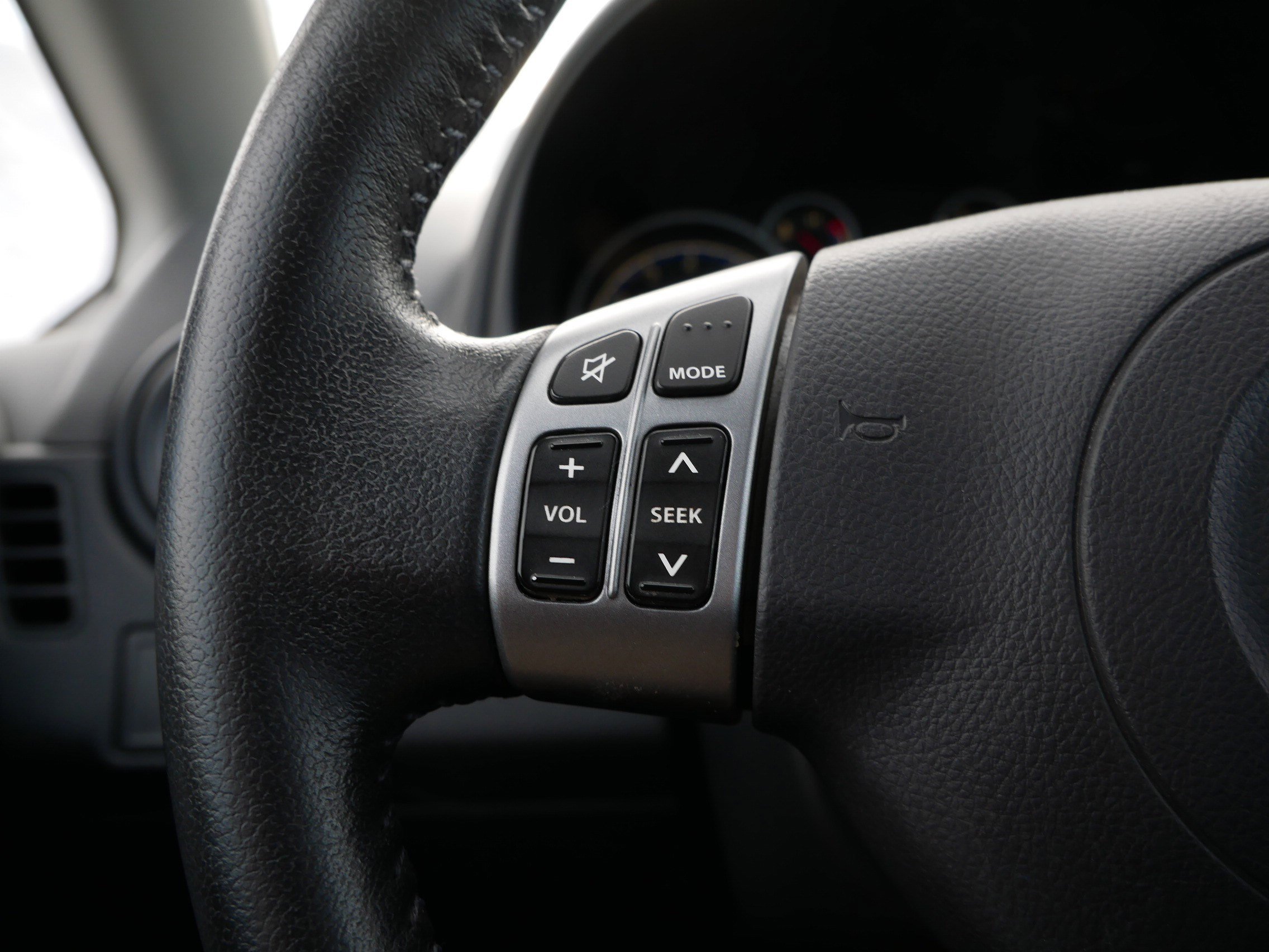 Used 2013 Suzuki SX4 Premium image 28