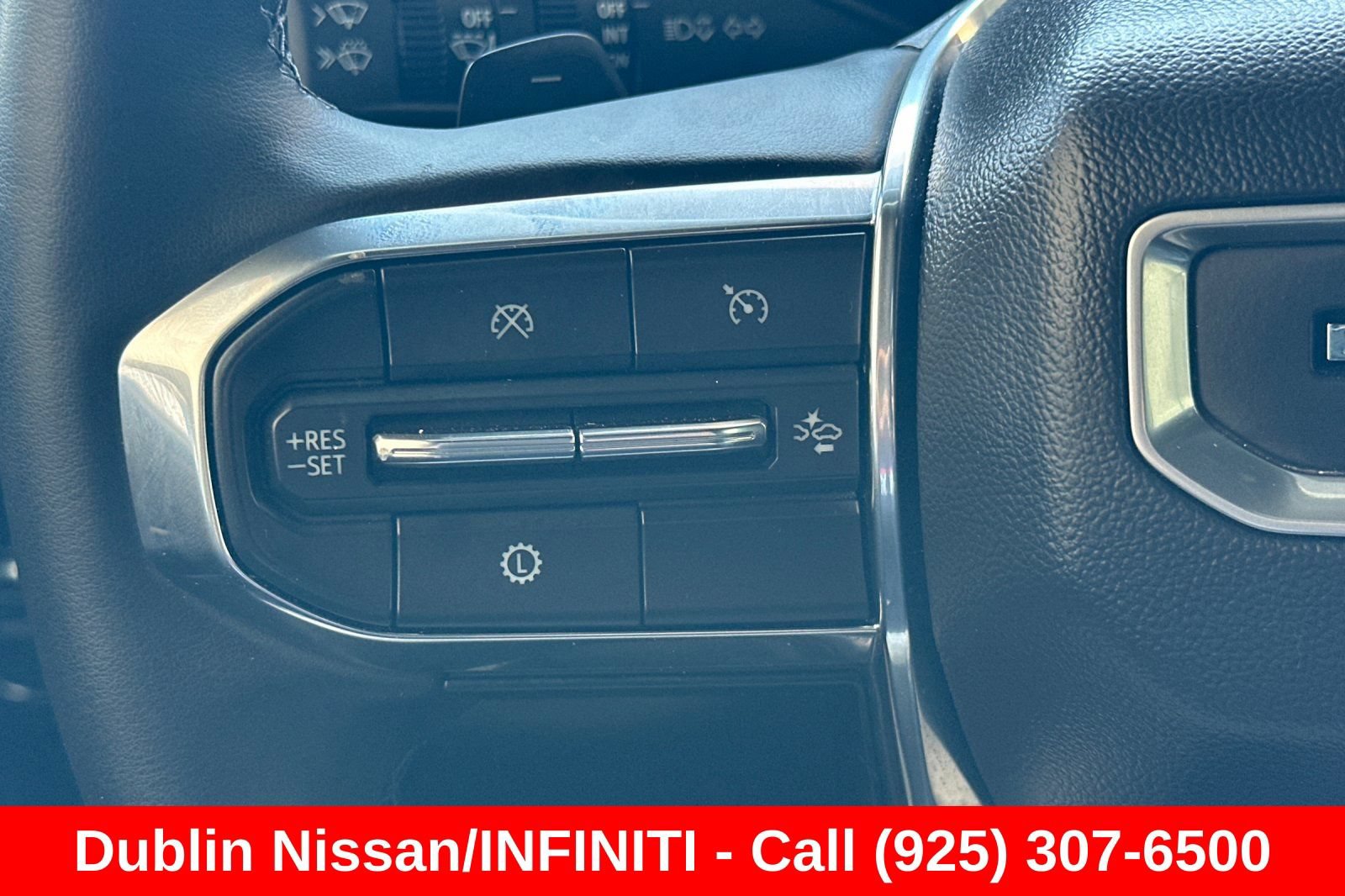 Used 2025 GMC Yukon XL Denali AWD/4WD image 38