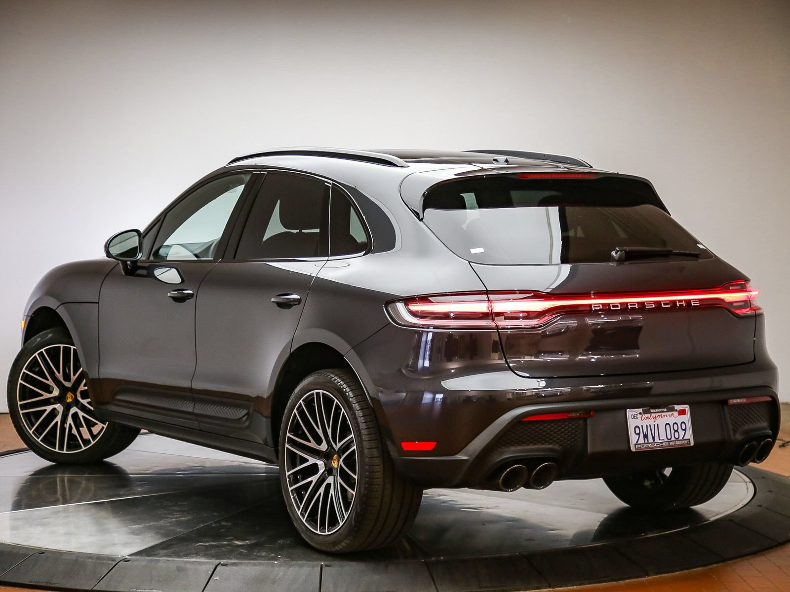 Certified 2026 Porsche Macan AWD/4WD image 3