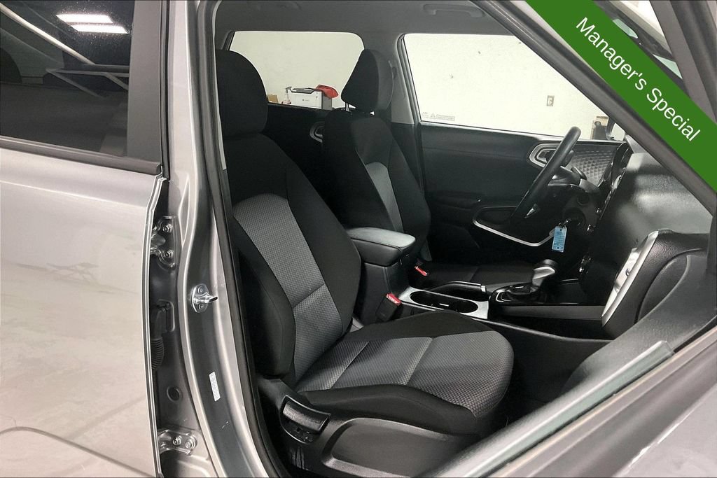 Used 2025 Kia Soul LX w/ LX Technology Package FWD image 9