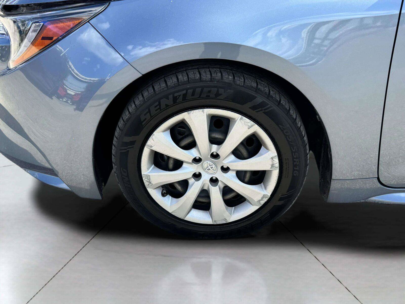 Used 2021 Toyota Corolla LE FWD image 48