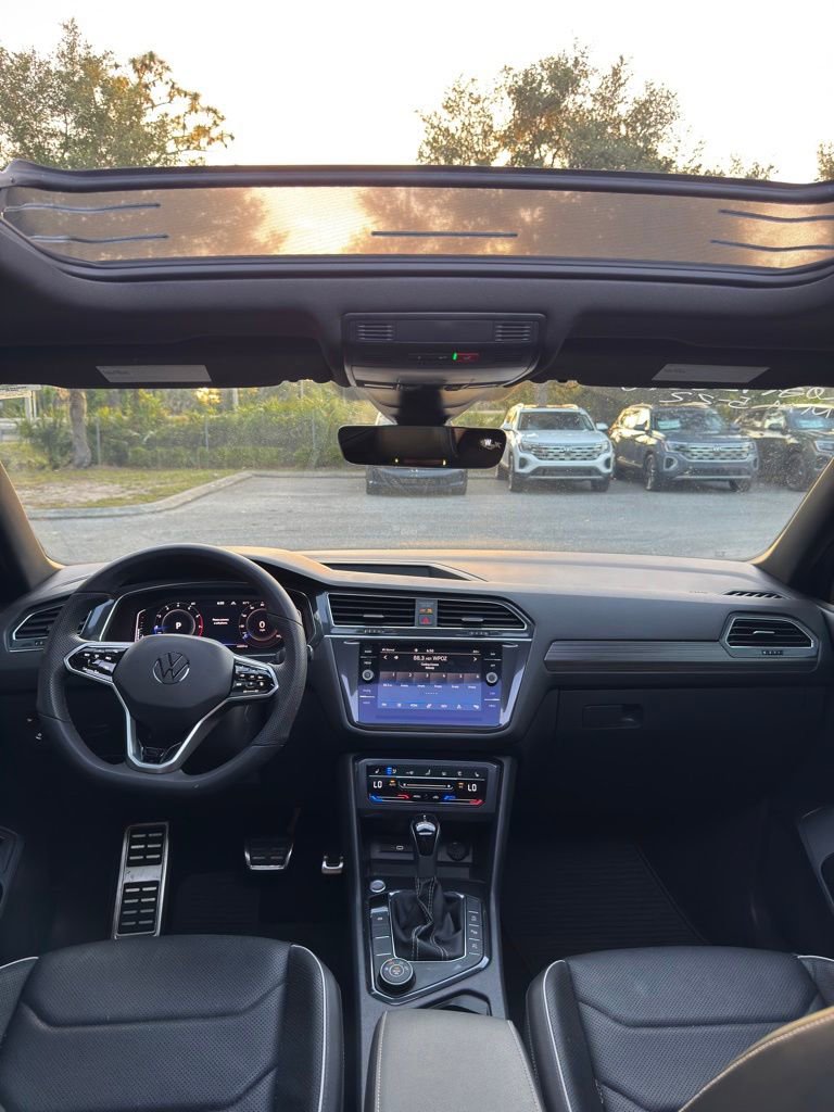 Used 2022 Volkswagen Tiguan SEL R-Line AWD/4WD image 14