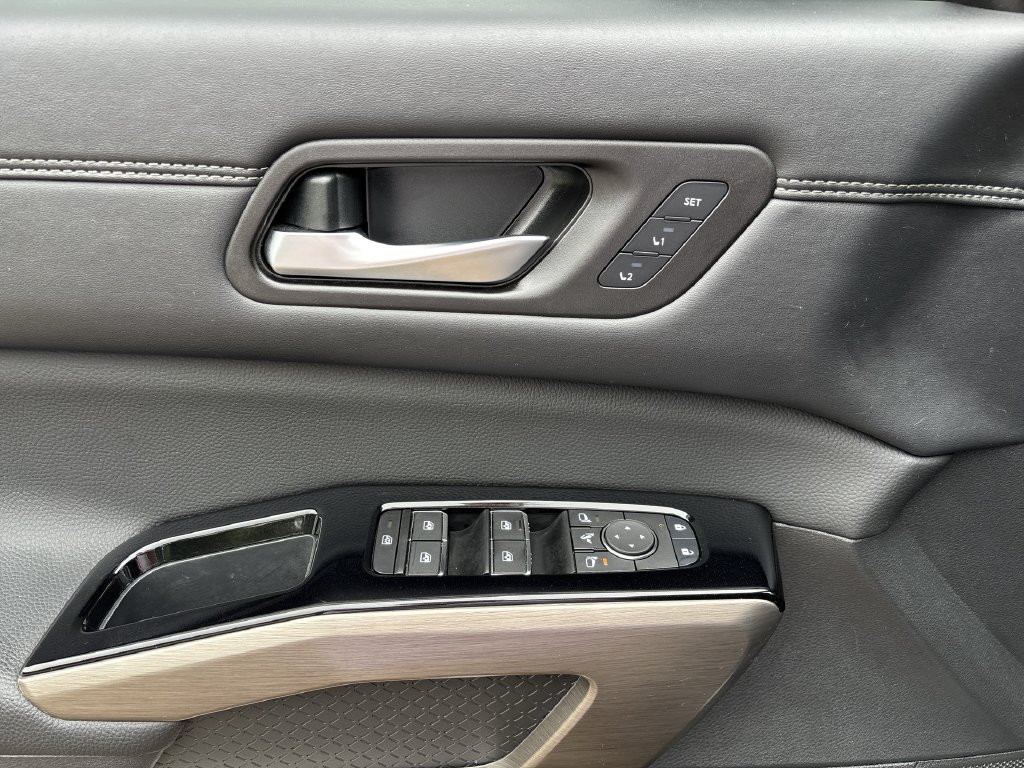 Certified 2024 Nissan Pathfinder Platinum AWD/4WD image 28