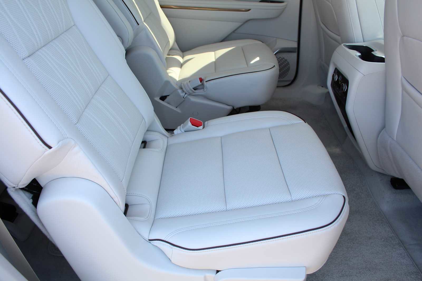 New 2026 Buick Enclave Avenir w/ Super Cruise Package FWD image 18